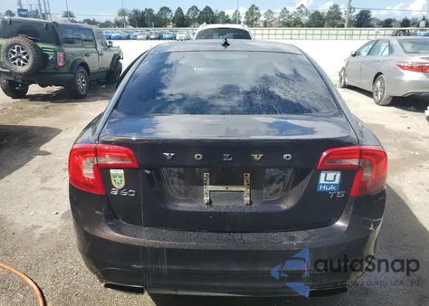 2015 Volvo S60 Platinum z USA, uszkodzony, nr VIN YV140MFMXF2341108